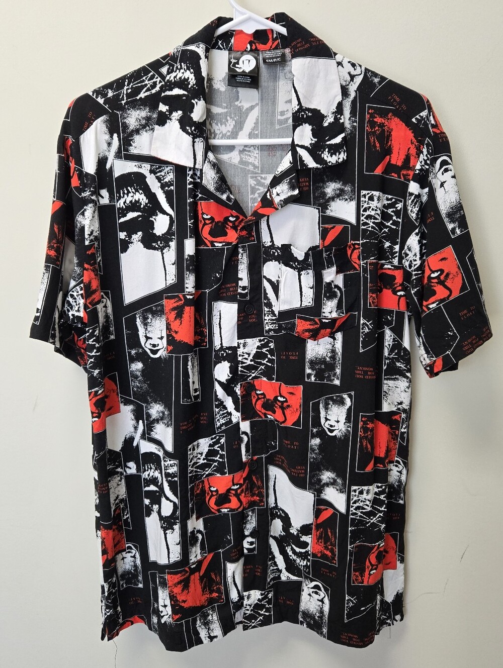 Stephen King It Pennywise Short Sleeve Button Down Shirt Size Small